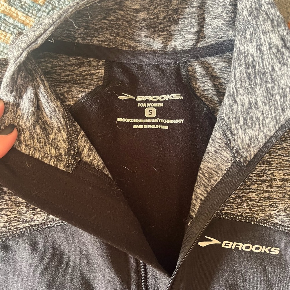 Brooks half zip - Picture 2 of 8